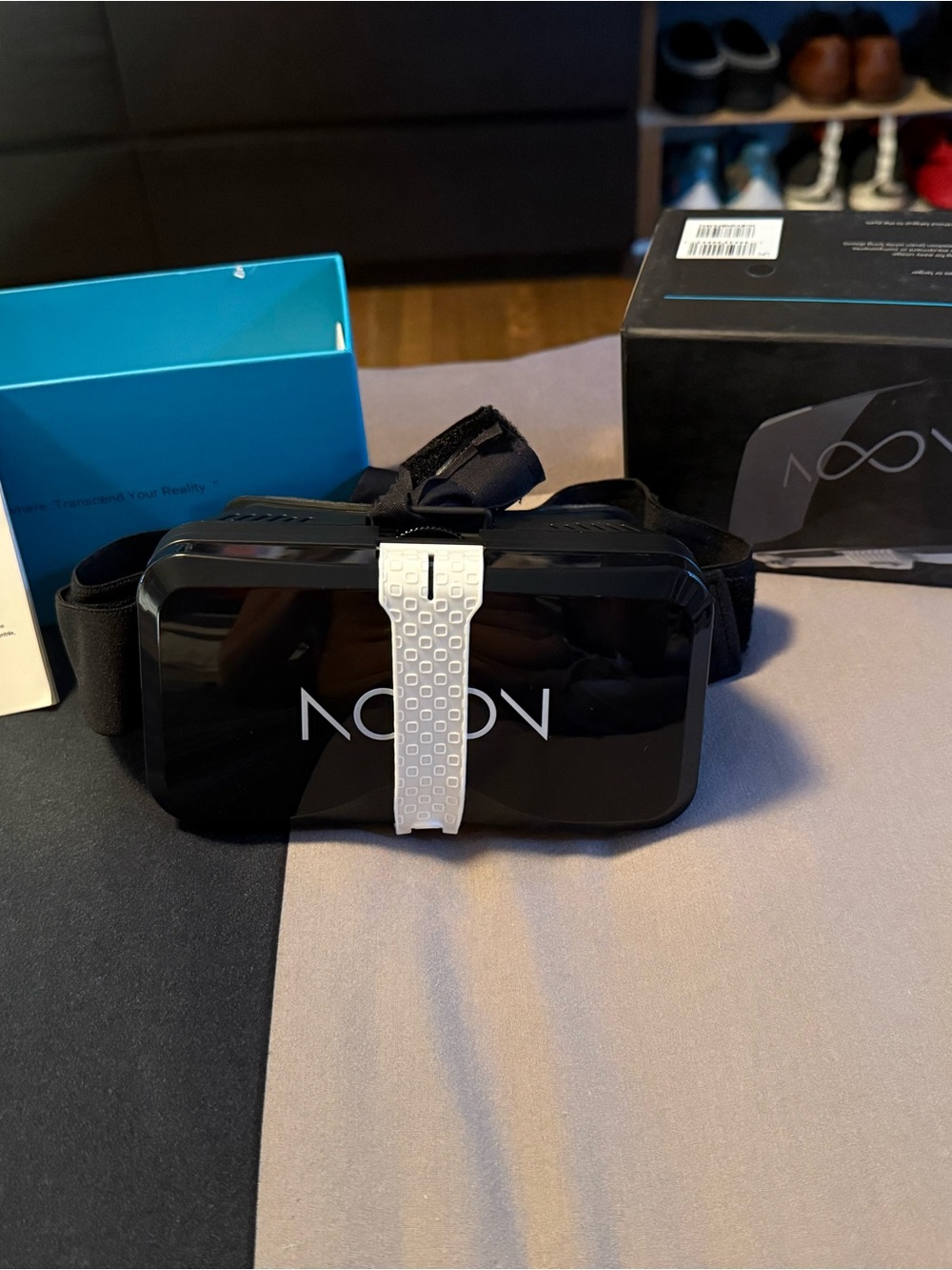 Noon Black VR Headset with Adjustable Strap